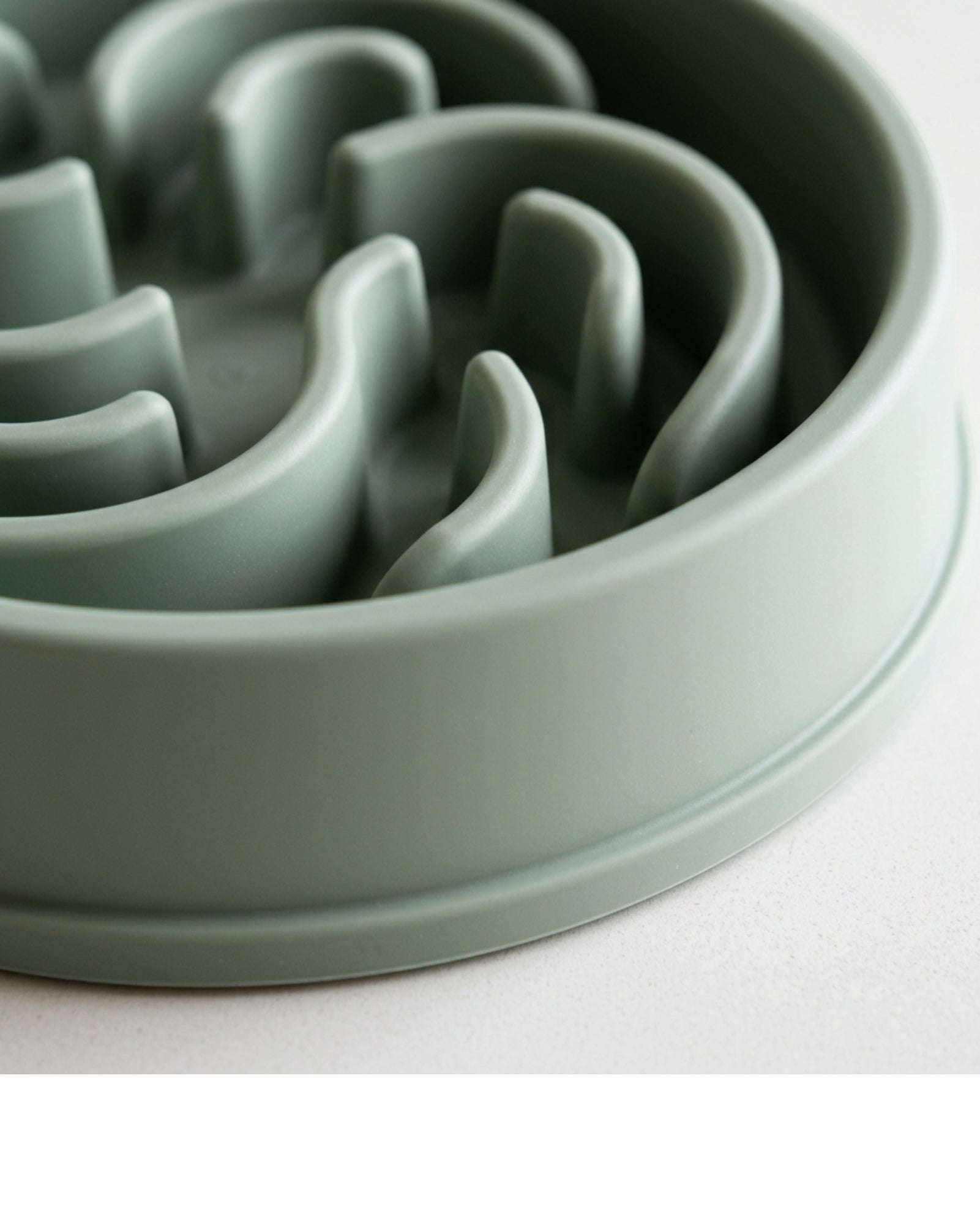 Gridn Silicone Slow Feeder Bowl 18 cm Sage - Detail view